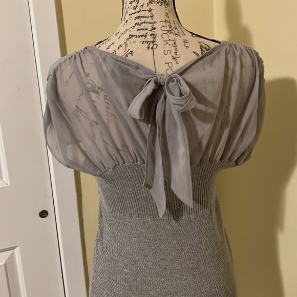 Grey top with a shear shoulders - Picture 4 of 5